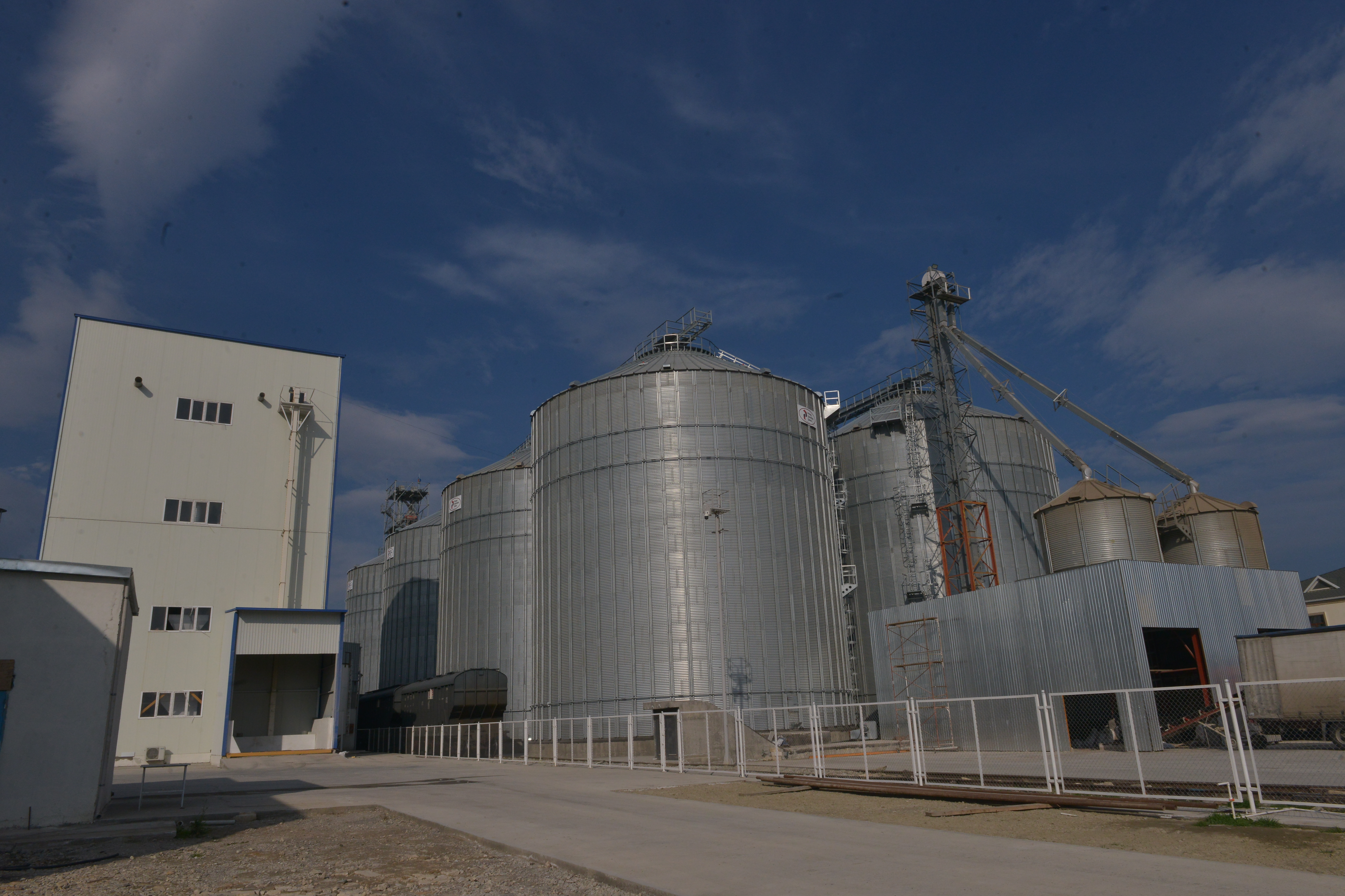Commercial Silos
